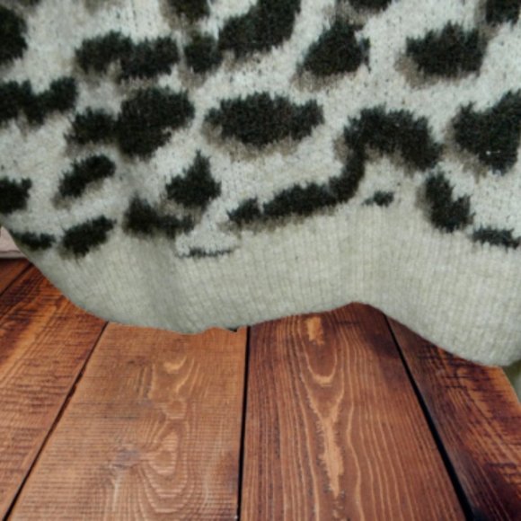 H&M Cheetah Print Pullover Wool Blended Womens Medium Sweater - Picture 3 of 6